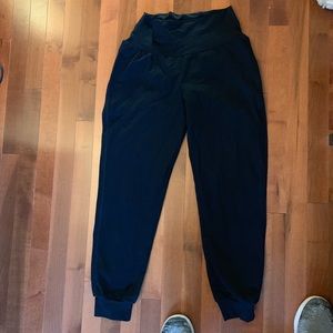 Black yogi joggers with side slits